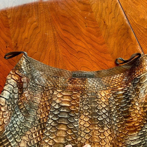 Prada Python A line skirt in size 42 Euro or 6US - Picture 4 of 7